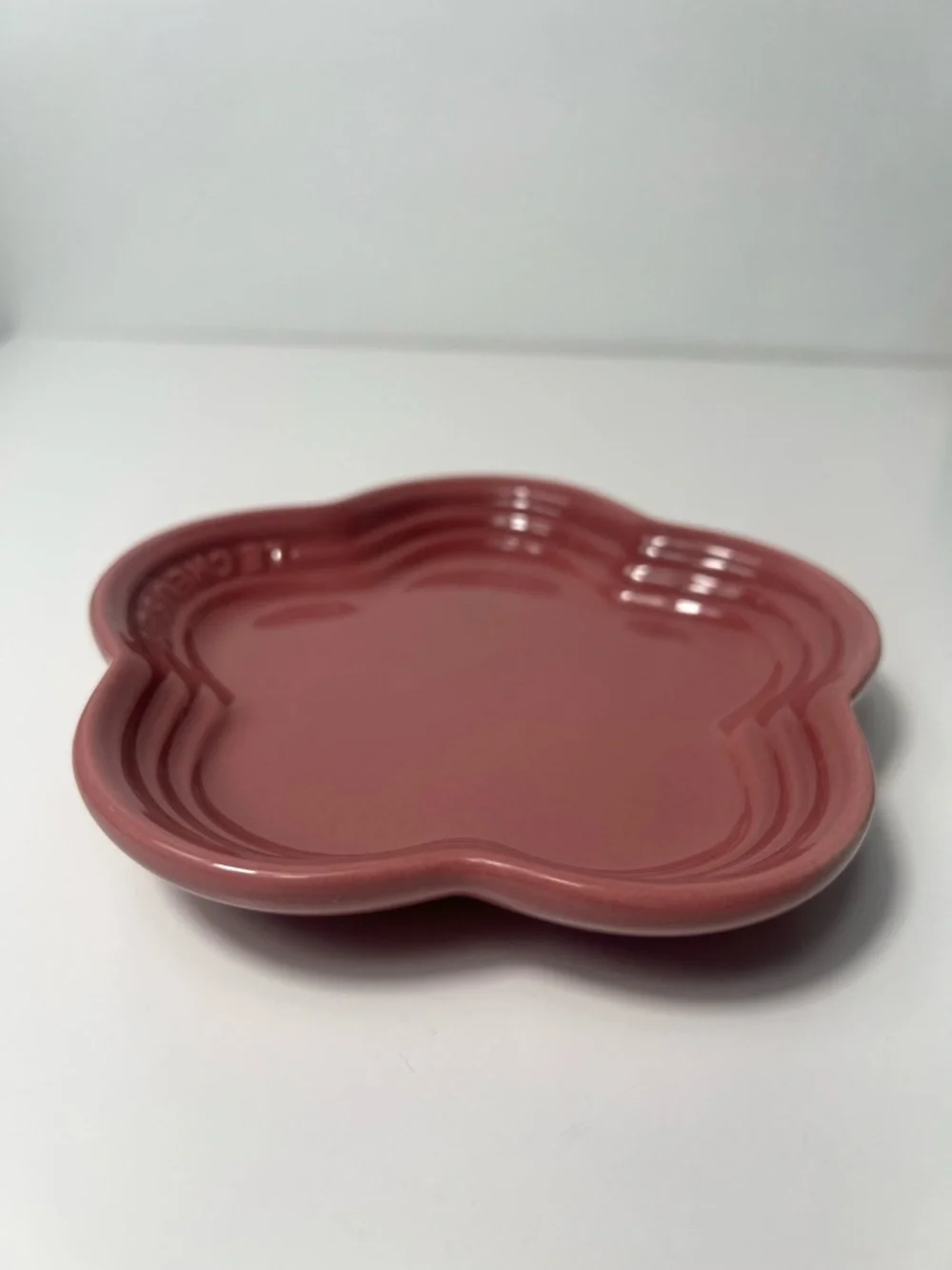Le Creuset Stoneware Flower Petal Scalloped Trinket Dish Plate Tray